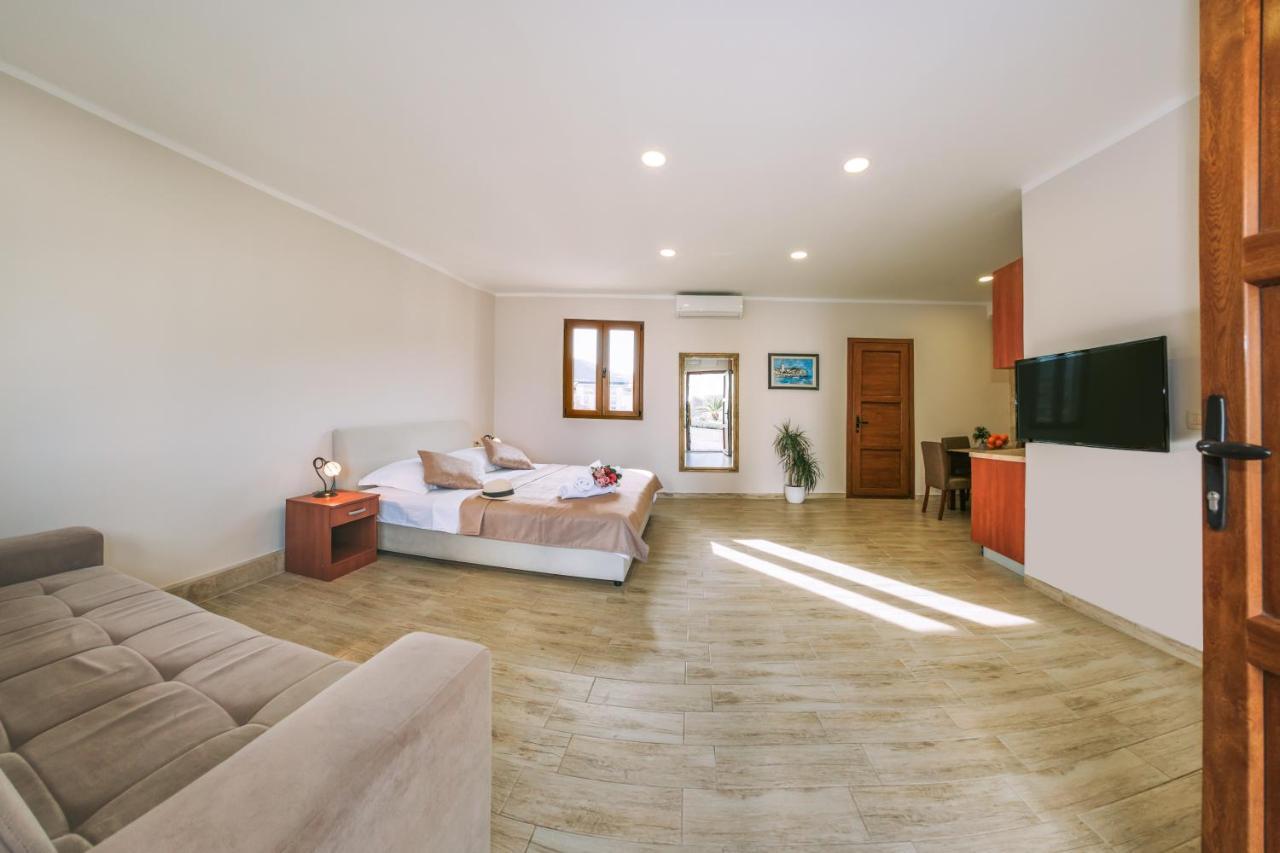 City Apartments بودفا المظهر الخارجي الصورة